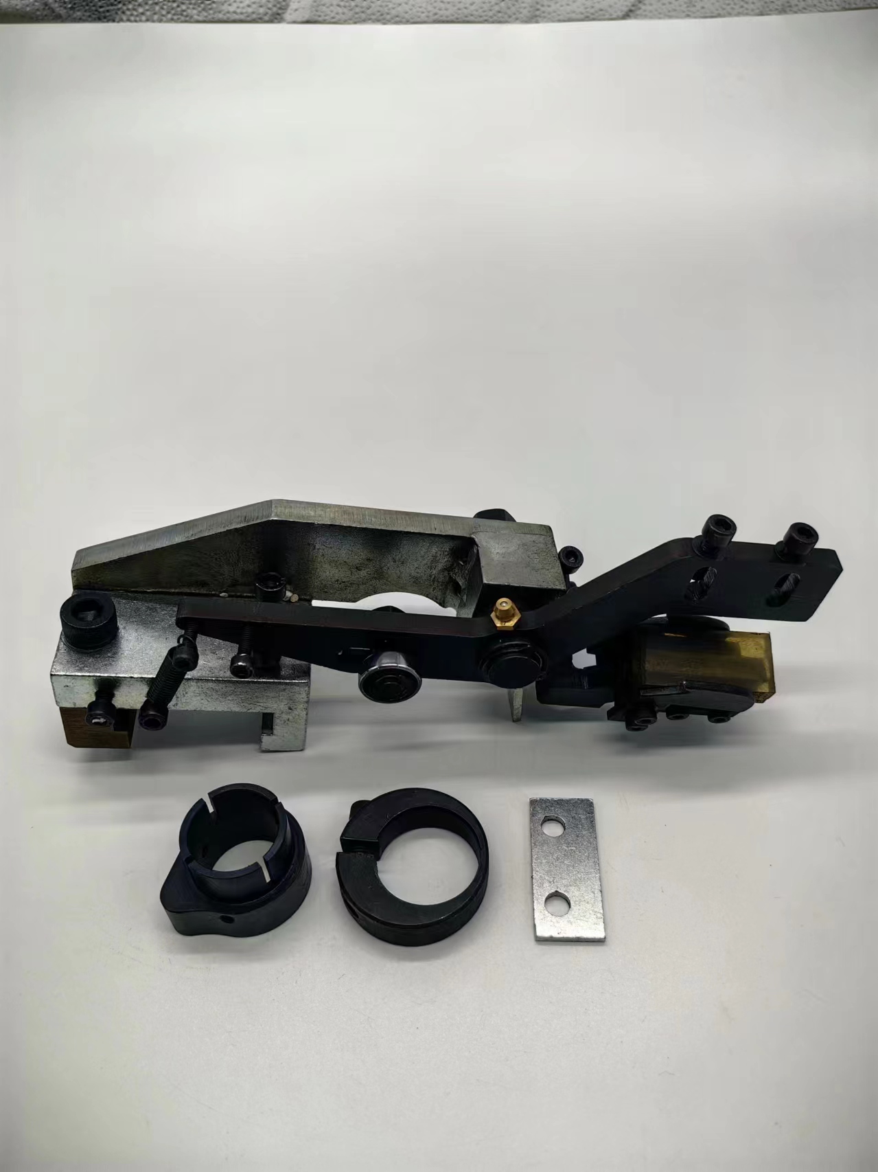 Waste edge scissor assembly